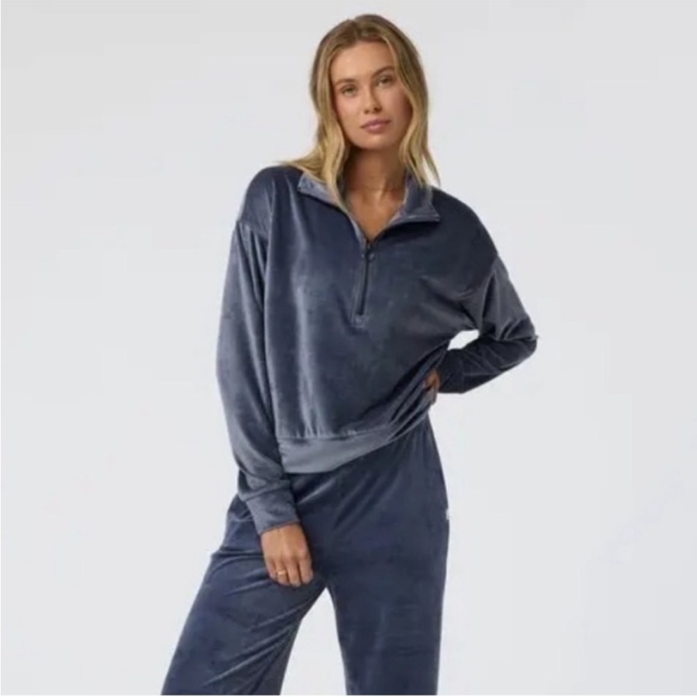NEW! Vuori Women’s Haven Half Zip Velour Pullover Sweatshirt Azure Blue Small